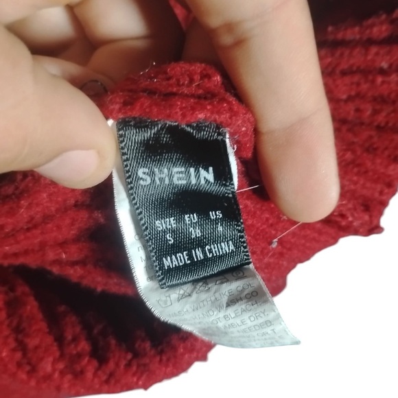 Elegant Red V-Neck Sweater - Picture 5 of 6